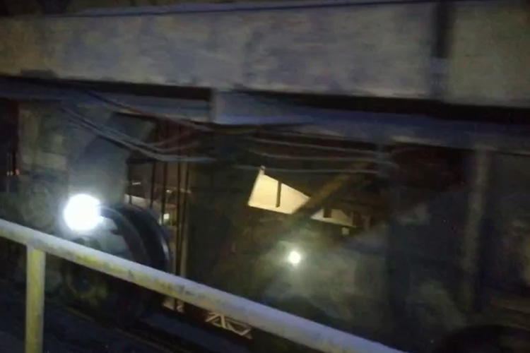 鲅魚圈煉鋼總廠450t吊車涂油裝置現(xiàn)場運(yùn)行